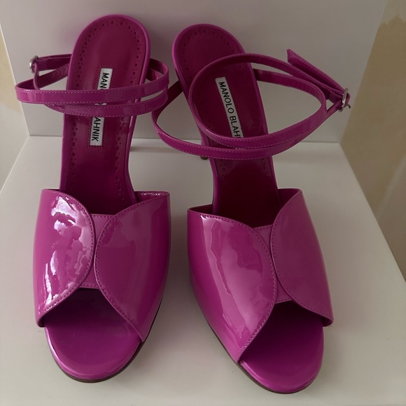 Manolo Blahnik - Picture 1 of 9